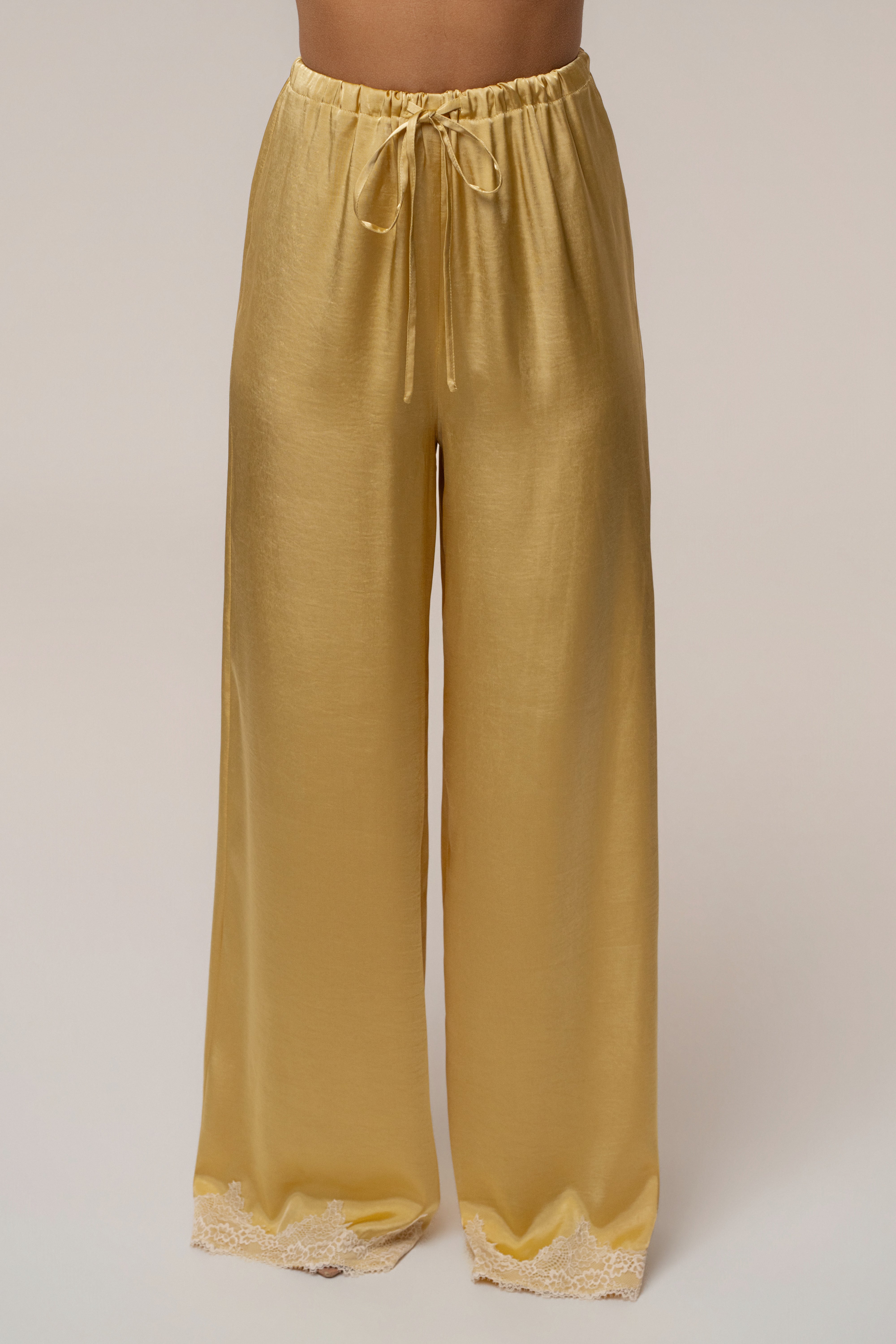 « Brise de Laguna » — Ensemble Pantalon Large Satiné, Jaune