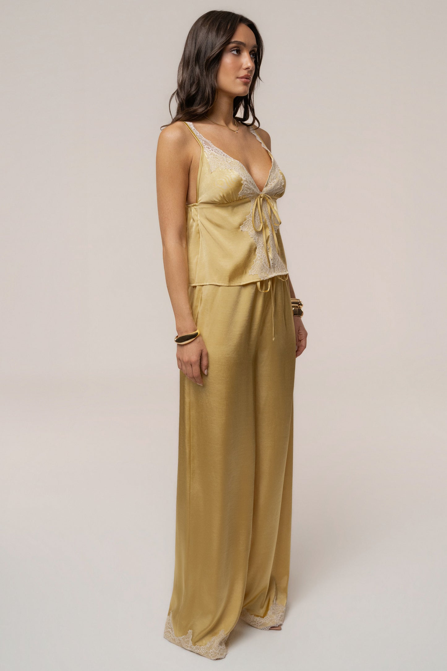 « Brise de Laguna » — Ensemble Pantalon Large Satiné, Jaune