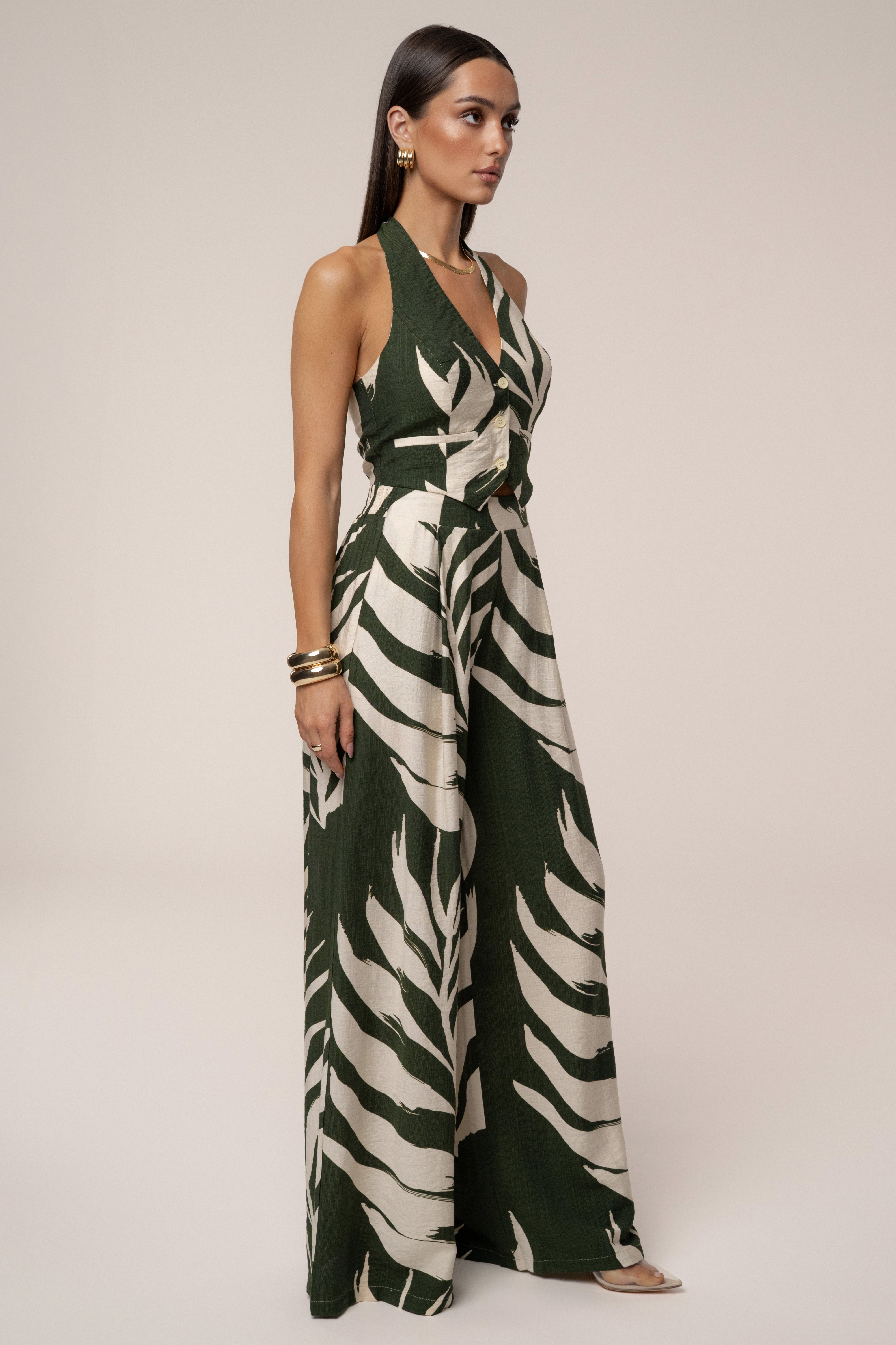 « Songe Tropical » — Ensemble Pantalon Large Imprimé Palmier, Vert Olive