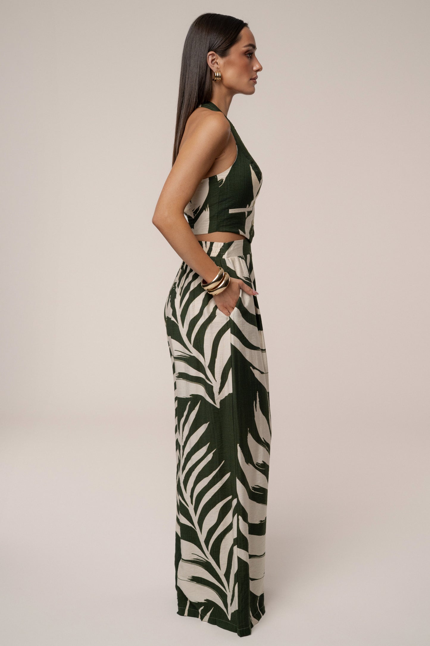 « Songe Tropical » — Ensemble Pantalon Large Imprimé Palmier, Vert Olive