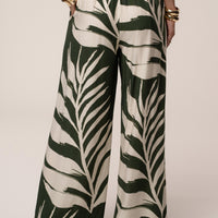 « Songe Tropical » — Ensemble Pantalon Large Imprimé Palmier, Vert Olive