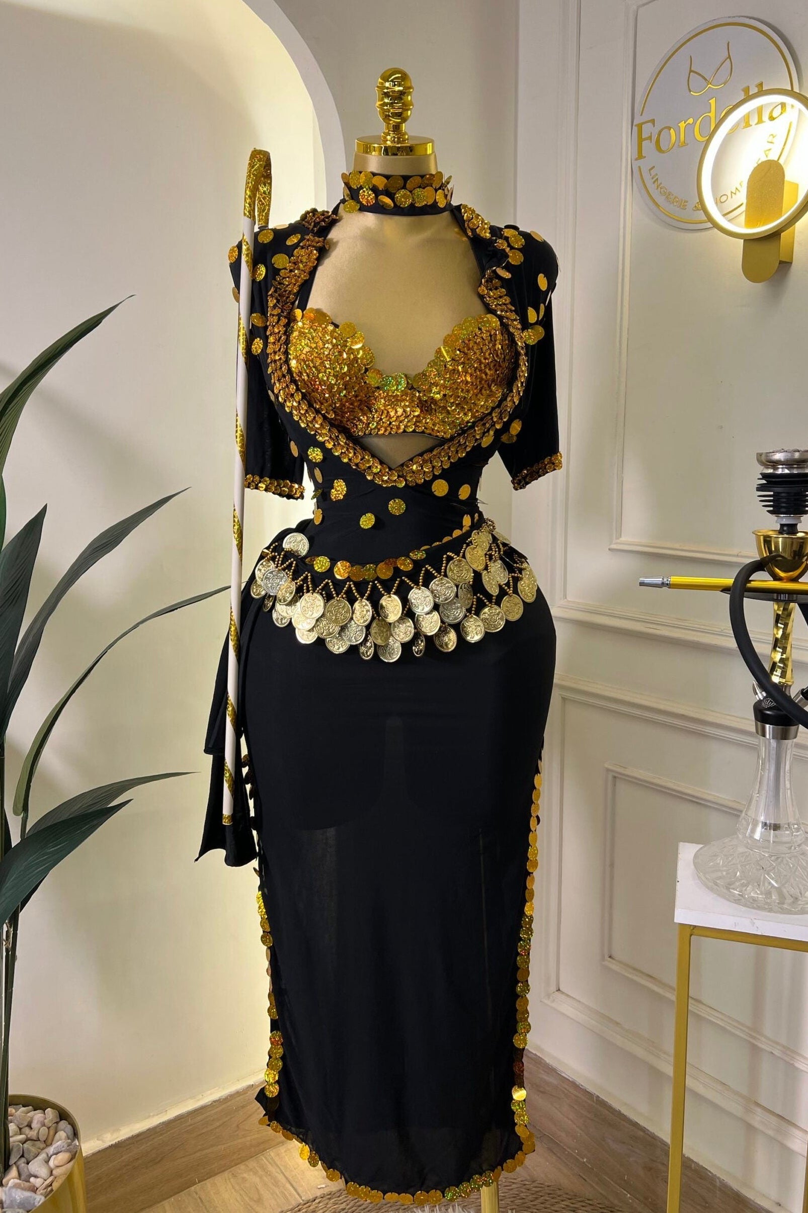 Cléopâtre Noire et Or – Costume de Danse Orientale 3 Pièces